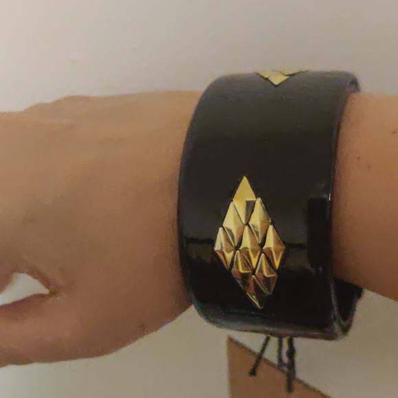 SALE 2/$29 Matt and Nat black and gold lacquer bracelet - Picture 8 of 12